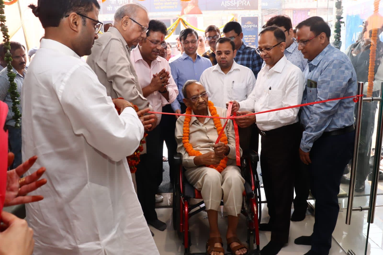 Aisshpra Gems and Jewels inaugurates its new store in Khalilabad. 